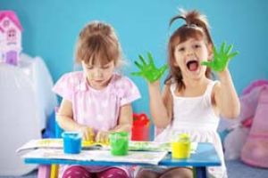 Malování pohárů: Originální tip, jak se zabavit s dětmi