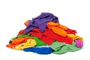 Kopa barevných triček